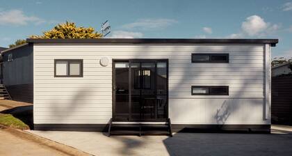Clyde B 11 - Family Cabin Sleeps 6 with Bunks