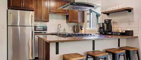 Coffee/tea maker, fridge, microwave, oven