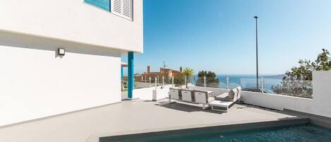 Luxury House, Patio, Garden View | Pool