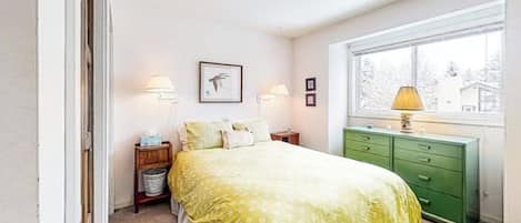 Desk, iron/ironing board, free WiFi, bed sheets