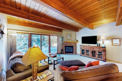 Condo with fireplace & hot tub - walk to gondola & Main Street