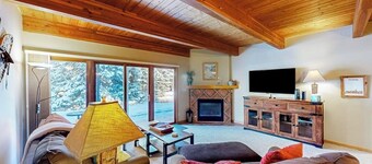 Condo with fireplace & hot tub - walk to gondola & Main Street