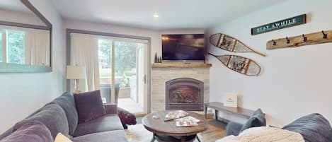 Televisión y chimenea