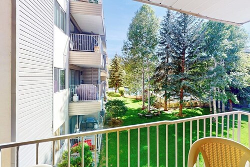 Inviting Avon Condo with Heated Pool, Sauna & Convenient Ski Shuttle