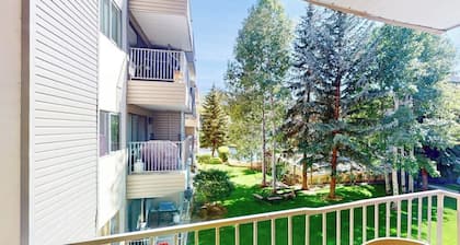 Inviting Avon Condo with Heated Pool, Sauna & Convenient Ski Shuttle