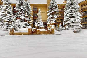 A snow-covered courtyard with a building labeled 'ALL RIDGE' in the background. - Luxe condo with amazing mountain view, pool & hot tub - next to golf/Nordic ski (Vail)