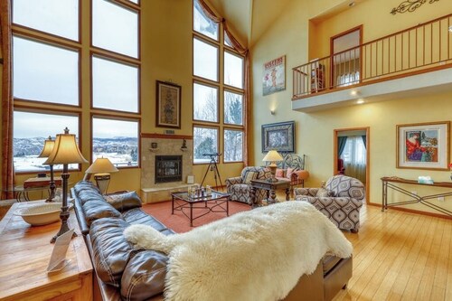 Dog-friendly home with mountain views, pool & private hot tub