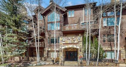 Second-floor condo in Arrowhead Village with pool & hot tub - steps to ski lift