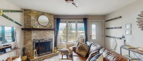 TV, fireplace