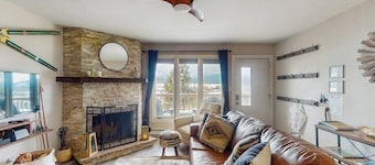 Mountain getaway with fireplace, fast WiFi, & high-country views