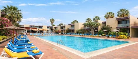 Deluxe Apartment, Garden View | Pool