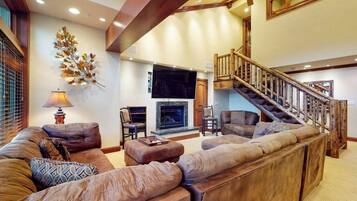 Smart TV y chimenea
