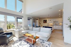 Living area - Modern home with full kitchen, washer/dryer and private hot tub (Fraser)