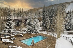 A heated pool - Ski-in/out home w/alpine view, fireplace, AC, fast WiFi, shared pool/hot tubs/WD (Vail)
