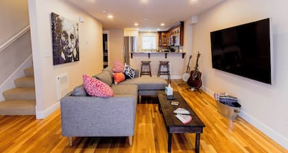 Fantastic 3-bed townhome with A/C near downtown