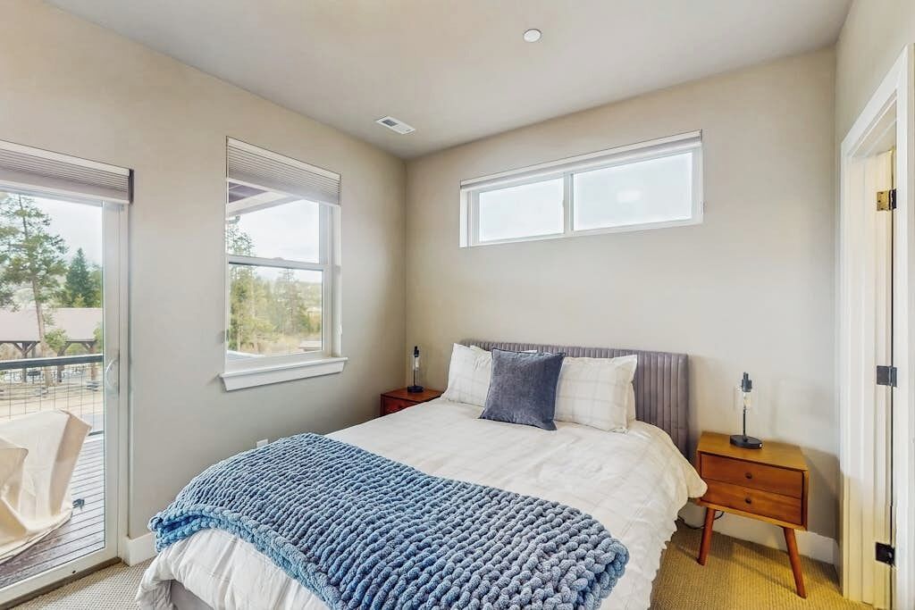 Desk, iron/ironing board, travel cot, free WiFi