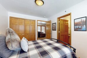 1 bedroom, iron/ironing board, internet, bed sheets