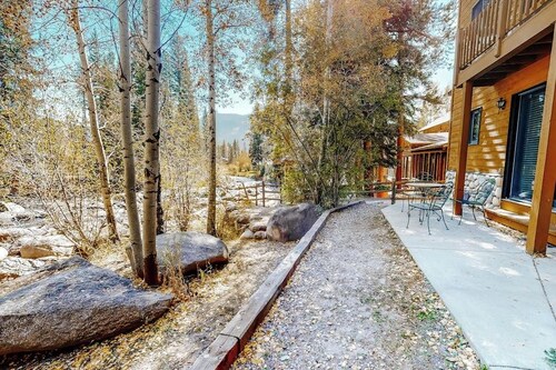 Riverfront condo with free wifi, fireplace, patio, & gas grill