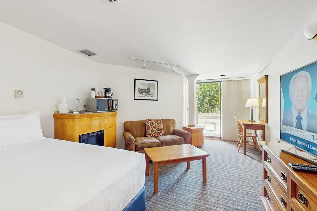 Iron/ironing board, travel crib, WiFi (free), bed sheets