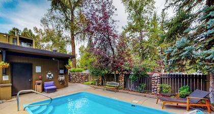 Main Street room - pool & hot tub - walk to lifts, dog-friendly, top floor