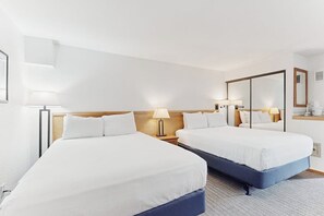 Tabla de planchar con plancha, cuna de viaje, wifi gratis y ropa de cama