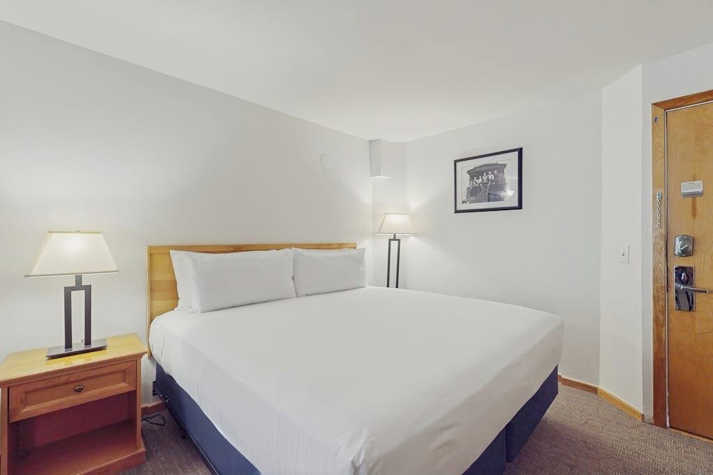 Bügeleisen/Bügelbrett, Reisekinderbett, kostenloses WLAN, Bettwäsche