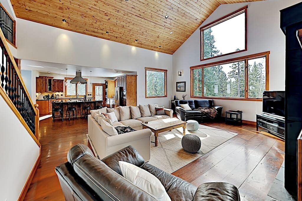 TV, fireplace, stereo