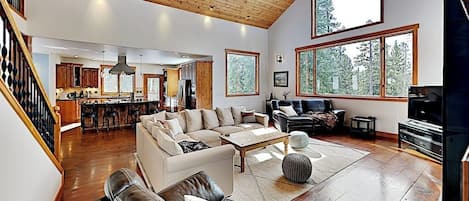 TV, fireplace, stereo
