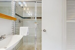 Bathroom - Main Street gem - pool & hot tub - walk to lifts, dog-friendly, balcony (Aspen)