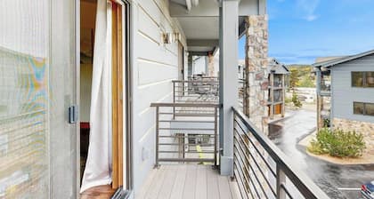 Luxe downtown condo with mountain views, balcony, grill, fireplace, & W/D