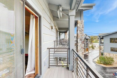 Luxe downtown condo with mountain views, balcony, grill, fireplace, & W/D