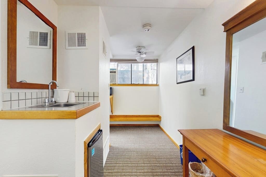 Fridge, microwave, coffee/tea maker, toaster