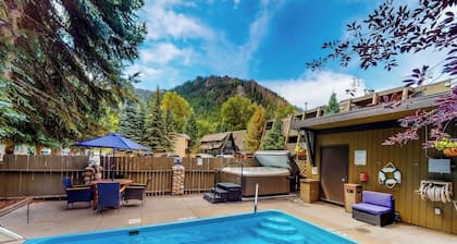 Dog-friendly gem on Main Street - pool & hot tub - walk to lifts, ground-floor