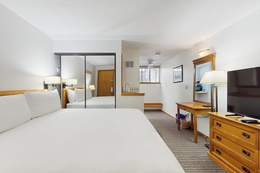 Iron/ironing board, travel crib, free WiFi, bed sheets