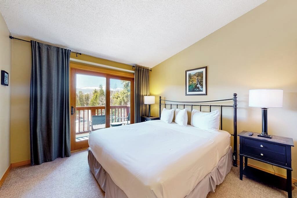 2 bedrooms, internet, bed sheets