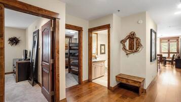 2 habitaciones, tabla de planchar con plancha y wifi gratis
