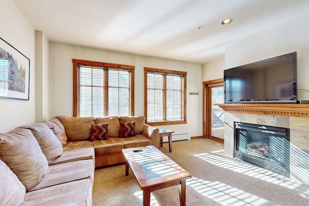 TV, fireplace, DVD player, stereo