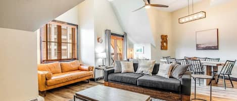 TV, fireplace, DVD player