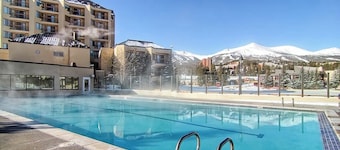 Main Street condo with mountain view, fireplace, pool & hot tubs - walk to lifts