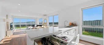 The Spoonbill Retreat | Water Views Family Escape