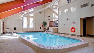 Piscina coperta, una piscina riscaldata