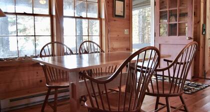 Lovely 1-bedroom cabin in welcoming South Addison perfect for relaxing getaway
