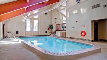 Piscina coperta, una piscina riscaldata