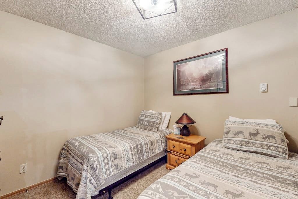 3 bedrooms, travel cot, free WiFi, bed sheets