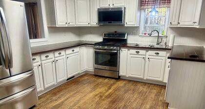 Cozy 3 BR on 2 Private Acres. Fayetteville Ga. Suburb of Atlanta. Near Trilith.