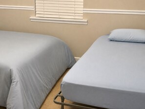 Iron/ironing board, WiFi, bed sheets