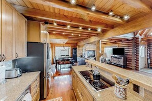 Fridge, microwave, oven, stovetop - High Country Hideaway | House in Fairplay with mountain views (Fairplay)