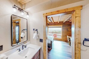 Desk, iron/ironing board, free WiFi, bed sheets - High Country Hideaway | House in Fairplay with mountain views (Fairplay)