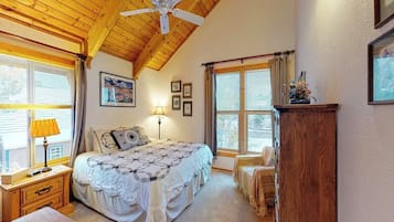 3 bedrooms, iron/ironing board, WiFi (free), bed sheets