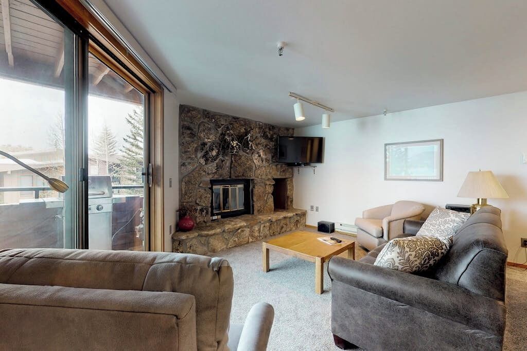 TV, fireplace, DVD player, stereo